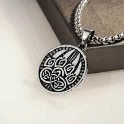 Collier En Acier Chaîne Avec Pendentif Patiné Rond Viking 38mm Motif Pate D'ours 52+5cm 5 Collier En Acier Chaîne Avec Pendentif Patiné Rond Viking 38mm Motif Pate D'ours 52+5cm -1001 Bijoux Ventes 130089 1