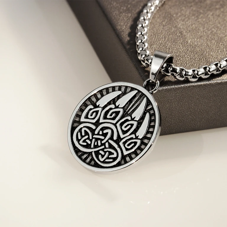 Collier En Acier Chaîne Avec Pendentif Patiné Rond Viking 38mm Motif Pate D'ours 52+5cm 3 Collier En Acier Chaîne Avec Pendentif Patiné Rond Viking 38mm Motif Pate D'ours 52+5cm – Image 3