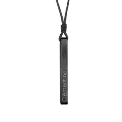 Collier Avec Pendentif Tube Rectangulaire En Acier Satiné Et PVD Noir 4mm Prénom à Graver Et Cordon Noir Réglable
